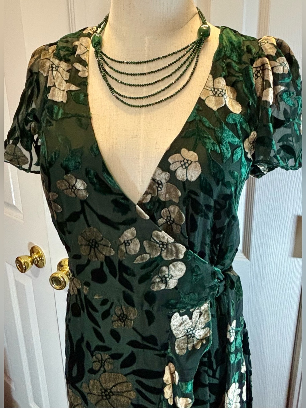 Lulus NWT Women’s Emerald Green Floral Velvet Burnout Wrap Midi Size XS or M - Picture 3 of 13